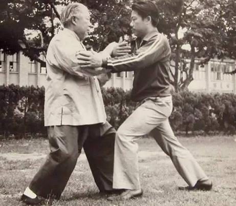 “全身無(wú)處不彈簧”，楊式太極拳的發(fā)勁方式——邯鄲文化網(wǎng)